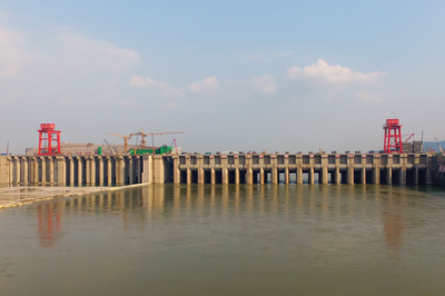 大藤峽水利樞紐工程正式下閘蓄水 助力粵港澳大灣區水安全與綠色航運新篇章